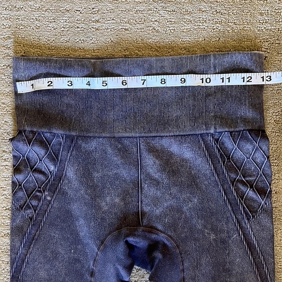 SOLDAthleta Yoga Pants Leggings Tights High Rise Cropped Small Medium EUC Purple - Picture 6 of 16